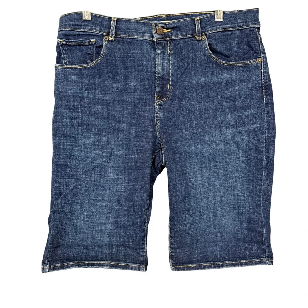 Levis Bermuda Shorts Womens 31 Blue Dark Wash Stretch Denim Mid Rise 34x11.5